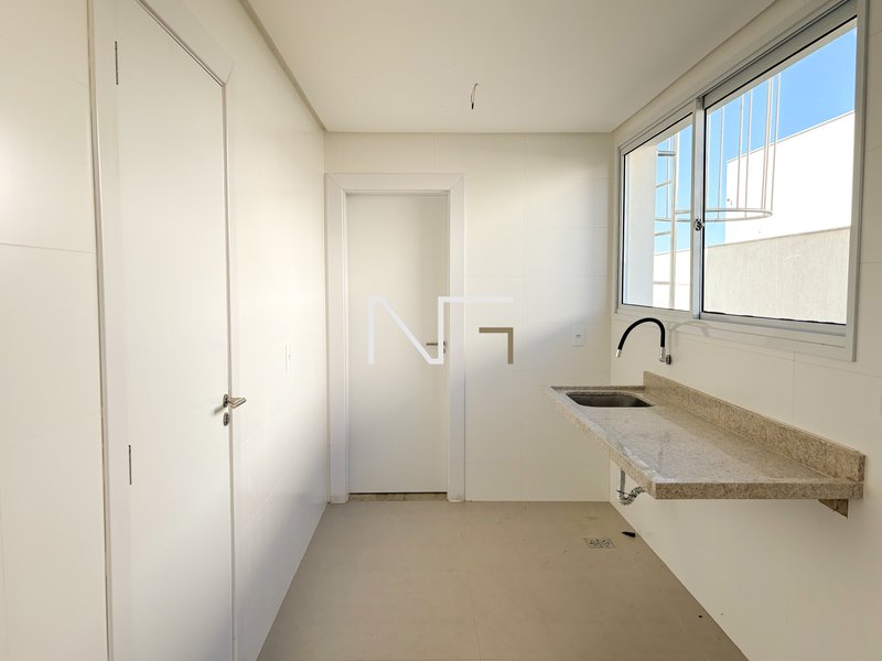 Linda casa 4 suítes no condominio Riviera Park Rua Paulo Cezar Vinha Vila Velha - 