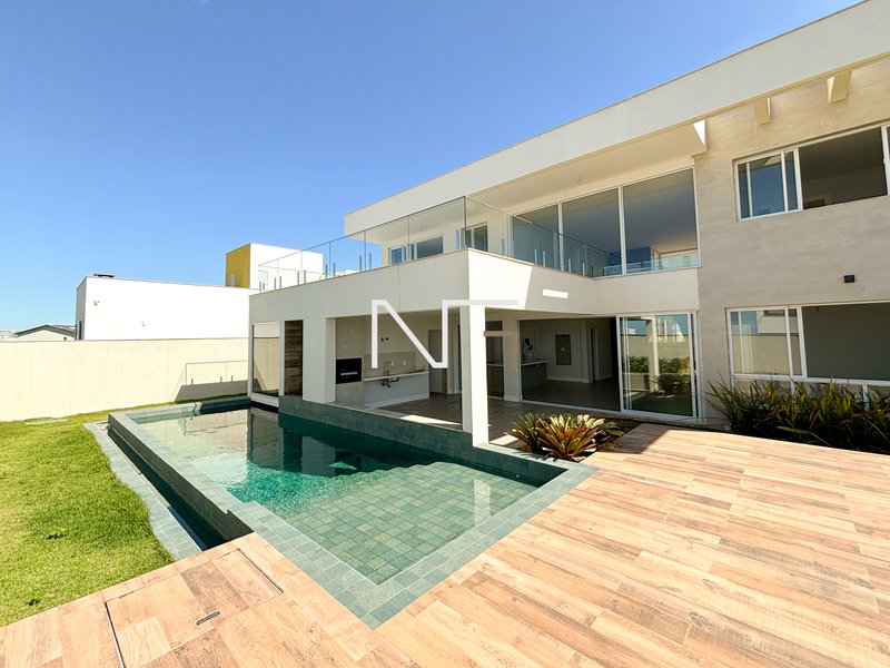 Linda casa 4 suítes no condominio Riviera Park Rua Paulo Cezar Vinha Vila Velha - 