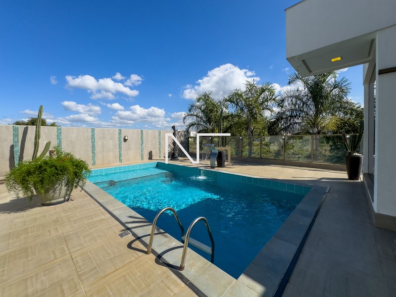 Mansão duplex de 4 suítes 100% montada e climatizada no condomínio Jardins Veneza Rodovia do Sol Vila Velha - 