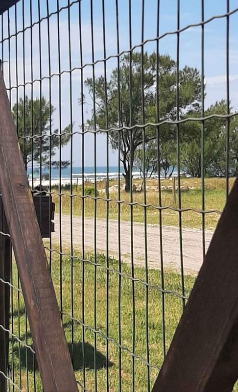 Casa 2 quartos, 2 vagas, PERTINHO do Mar, precisando conclusão, no Jardim Beira Mar Rua R Capão da Canoa - 