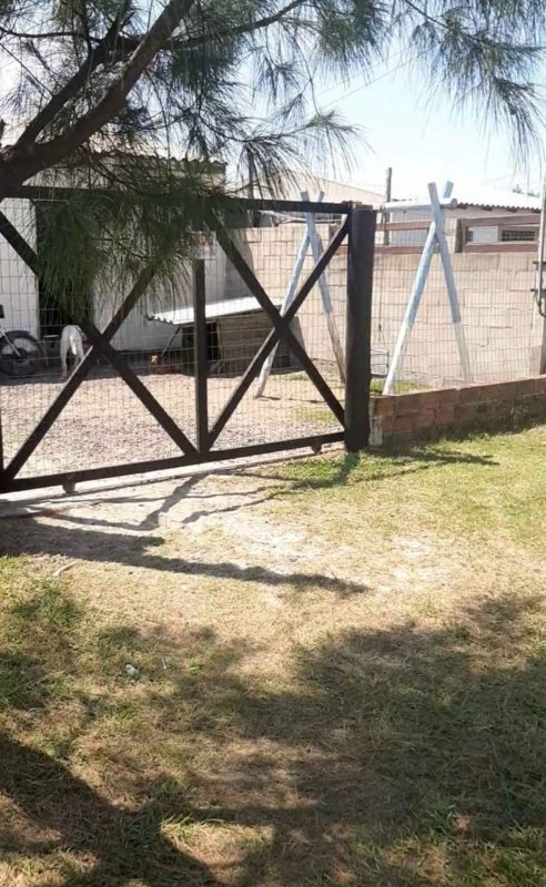 Casa 2 quartos, 2 vagas, PERTINHO do Mar, precisando conclusão, no Jardim Beira Mar Rua R Capão da Canoa - 