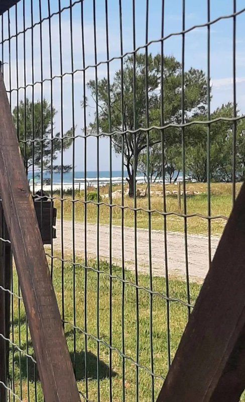 Casa 2 quartos, 2 vagas, PERTINHO do Mar, precisando conclusão, no Jardim Beira Mar Rua R Capão da Canoa - 