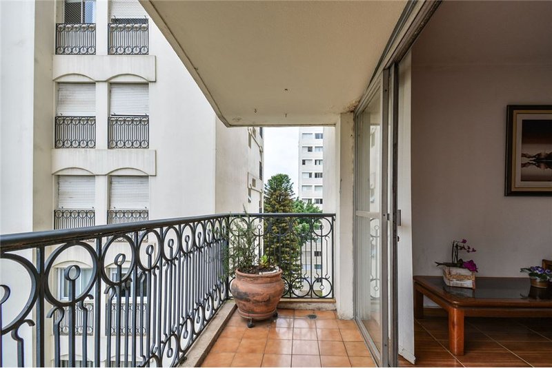 Apartamento a venda - Moema -1 suíte 135m² Rouxinol São Paulo - 