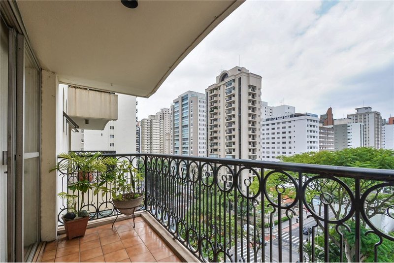 Apartamento a venda - Moema -1 suíte 135m² Rouxinol São Paulo - 