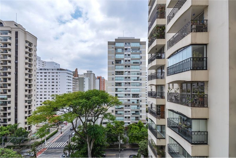 Apartamento a venda - Moema -1 suíte 135m² Rouxinol São Paulo - 