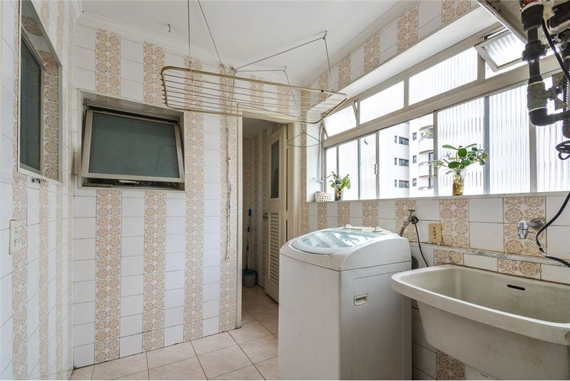 Apartamento a venda - Moema -1 suíte 135m² Rouxinol São Paulo - 