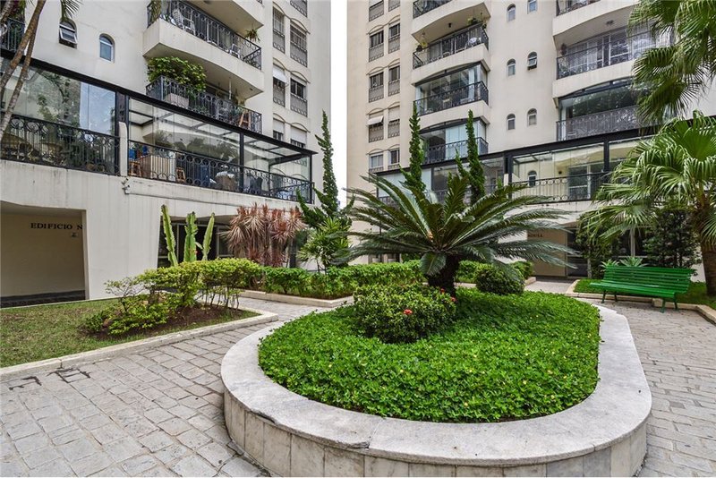 Apartamento a venda - Moema -1 suíte 135m² Rouxinol São Paulo - 