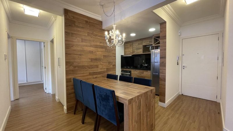 Apartamento com 2 dormitórios á 150m da Rua Coberta em Gramado Coronel Theobaldo Fleck Gramado - Living