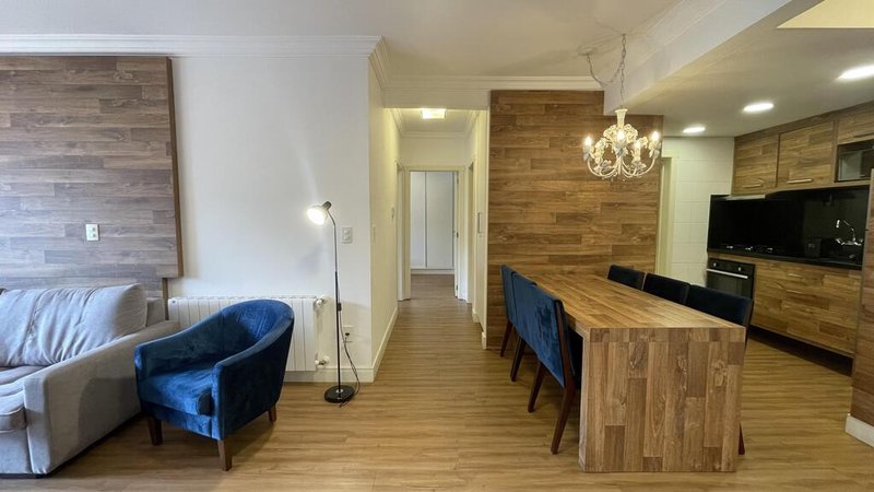 Apartamento com 2 dormitórios á 150m da Rua Coberta em Gramado Coronel Theobaldo Fleck Gramado - Living