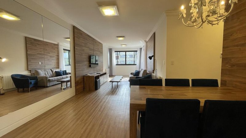 Apartamento com 2 dormitórios á 150m da Rua Coberta em Gramado Coronel Theobaldo Fleck Gramado - Living