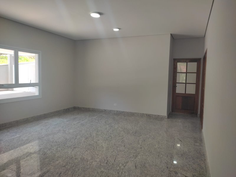 Linda casa térrea no Res. Villa Velha - Santana de Parnaíba - 