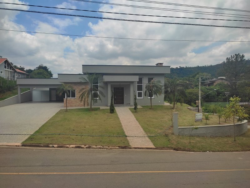 Linda casa térrea no Res. Villa Velha - Santana de Parnaíba - 