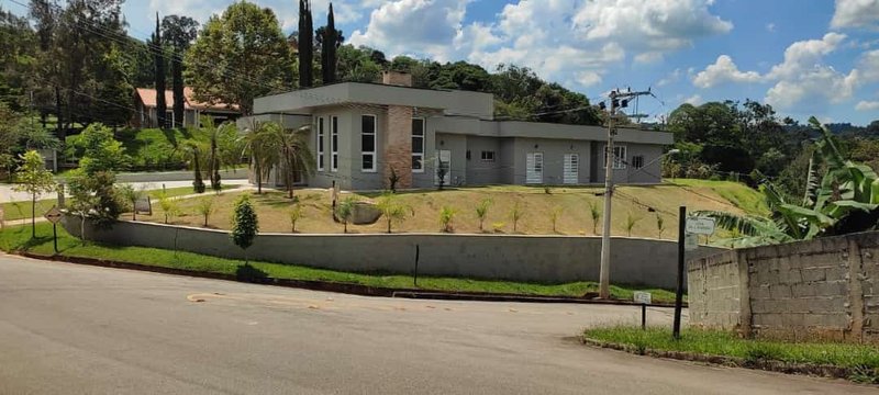 Linda casa térrea no Res. Villa Velha - Santana de Parnaíba - 