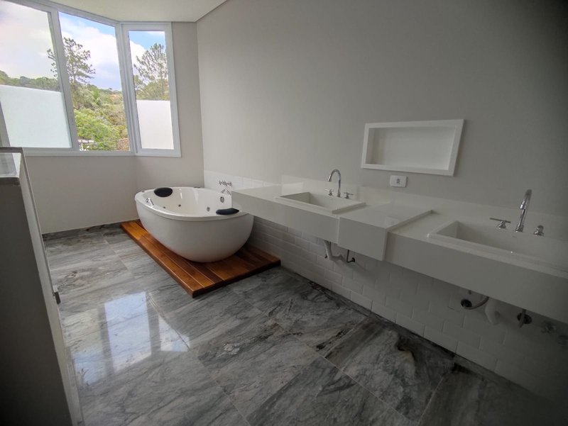 Linda casa térrea no Res. Villa Velha - Santana de Parnaíba - 
