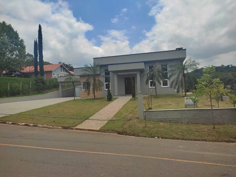 Linda casa térrea no Res. Villa Velha - Santana de Parnaíba - 