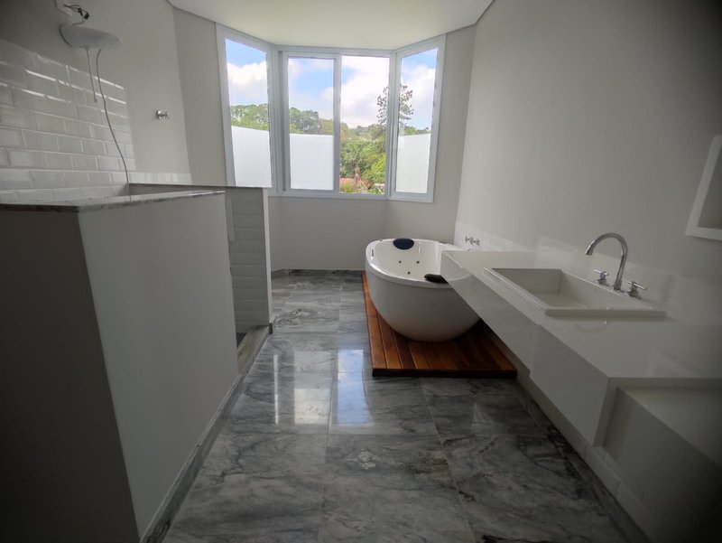 Linda casa térrea no Res. Villa Velha - Santana de Parnaíba - 