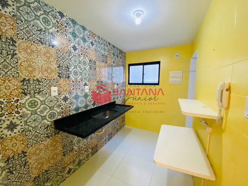 Casa à venda com 2/4 em condomínio em Buraquinho Rua Eliane S Bonfim Lauro de Freitas - 