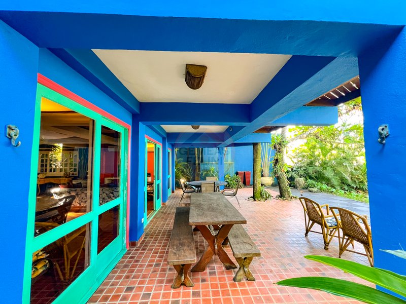 Casa Grandiosa Pé na Areia na Praia de Juquehy com Amplo Jardim - LOCAÇÃO MENSAL - São Sebastião - 