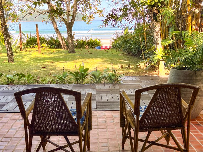 Casa Grandiosa Pé na Areia na Praia de Juquehy com Amplo Jardim - LOCAÇÃO MENSAL - São Sebastião - 