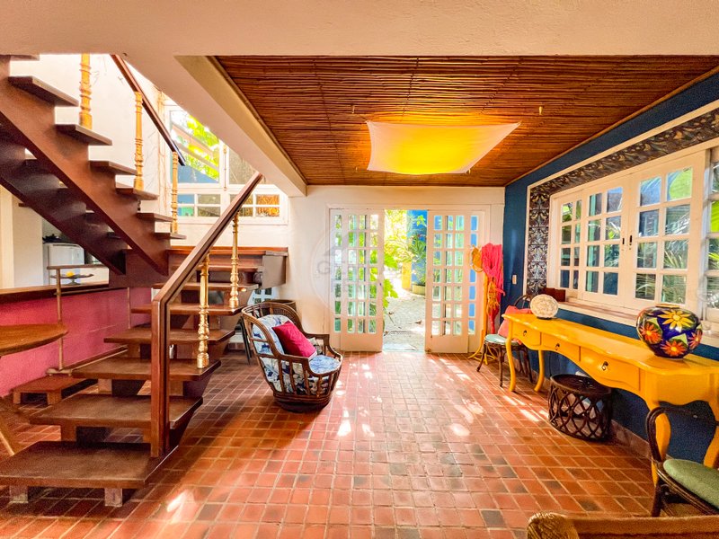 Casa Grandiosa Pé na Areia na Praia de Juquehy com Amplo Jardim - LOCAÇÃO MENSAL - São Sebastião - 