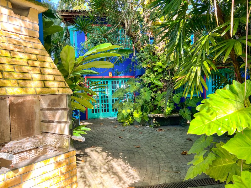 Casa Grandiosa Pé na Areia na Praia de Juquehy com Amplo Jardim - LOCAÇÃO MENSAL - São Sebastião - 