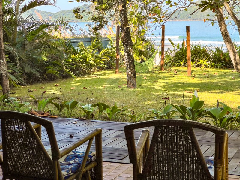 Casa Grandiosa Pé na Areia na Praia de Juquehy com Amplo Jardim - LOCAÇÃO MENSAL - São Sebastião - 