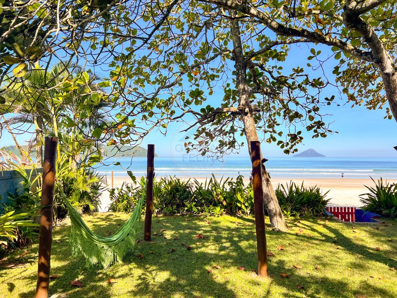 Casa Grandiosa Pé na Areia na Praia de Juquehy com Amplo Jardim - LOCAÇÃO MENSAL - São Sebastião - 