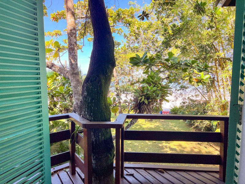 Casa Grandiosa Pé na Areia na Praia de Juquehy com Amplo Jardim - LOCAÇÃO MENSAL - São Sebastião - 