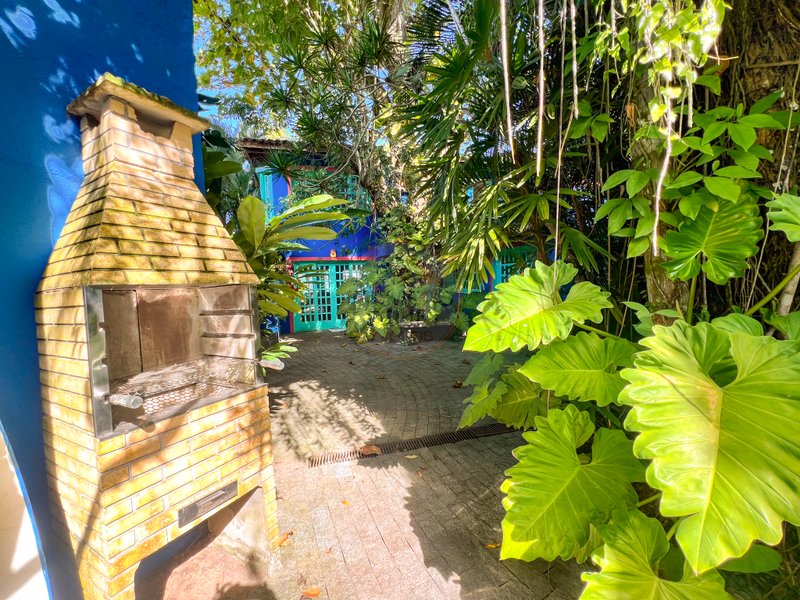 Casa Grandiosa Pé na Areia na Praia de Juquehy com Amplo Jardim - LOCAÇÃO MENSAL - São Sebastião - 