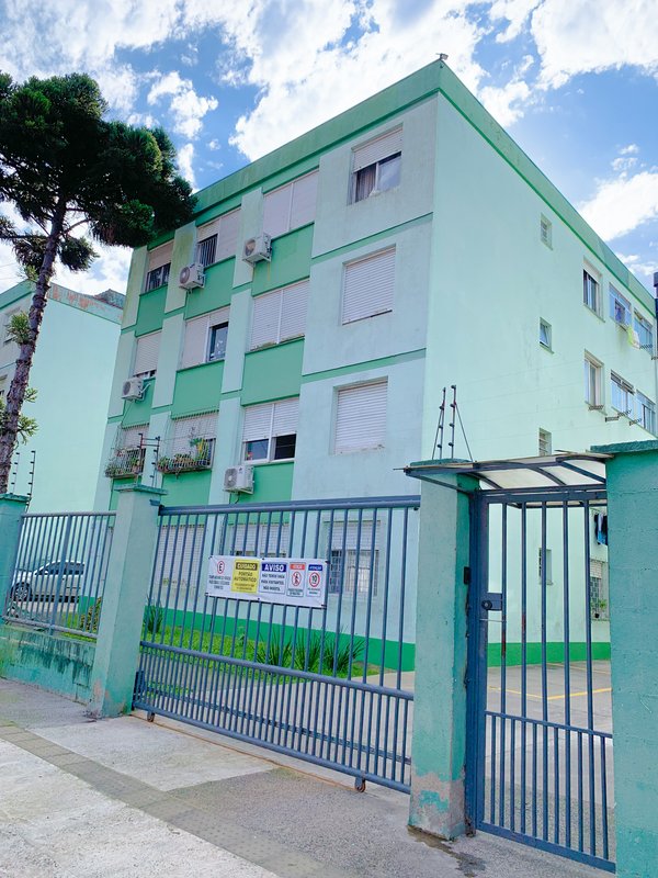 Apartamento térreo em frente á praça mexico Rua Hermeto Bermudez Porto Alegre - 