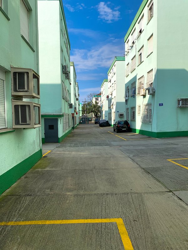 Apartamento térreo em frente á praça mexico Rua Hermeto Bermudez Porto Alegre - 