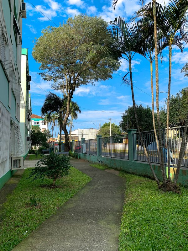 Apartamento térreo em frente á praça mexico Rua Hermeto Bermudez Porto Alegre - 