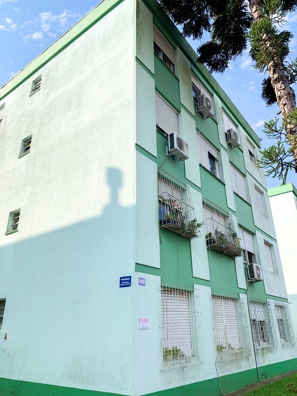 Apartamento térreo em frente á praça mexico Rua Hermeto Bermudez Porto Alegre - 