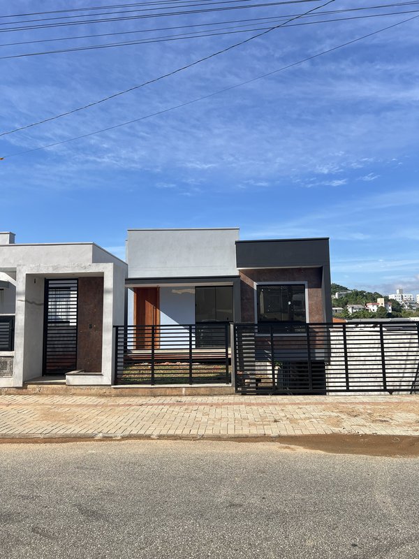Casa em Timbó, 2 quartos sendo uma suíte, bairro das Nações - Timbó - 