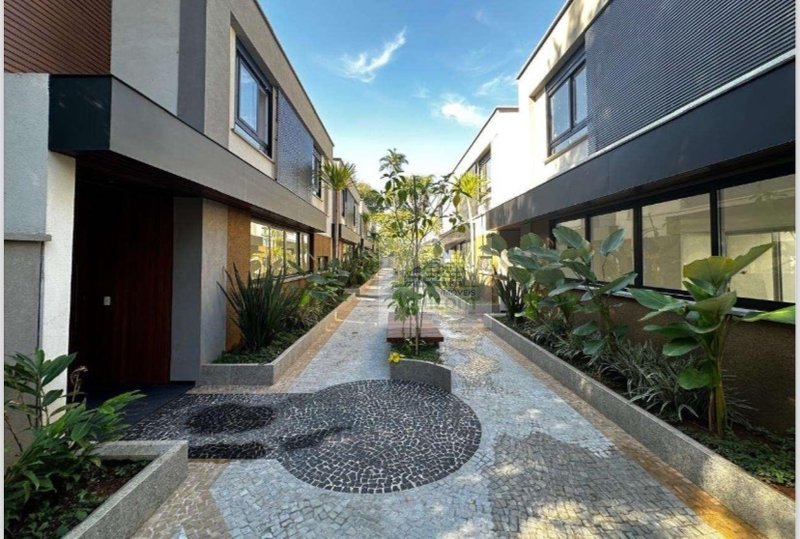 CASA DE CONDOMÍNIO À VENDA EM ALTO DA BOA VISTA COM 4 DORMTÓRIOS E 4 VAGAS Rua Comendador Elias Zarzur São Paulo - 