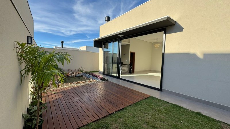 "Alphaville IV: Casa Nova em Condomínio Fechado com Lago Ornamental e Área Gourmet!" Rua Pita Campo Grande - 