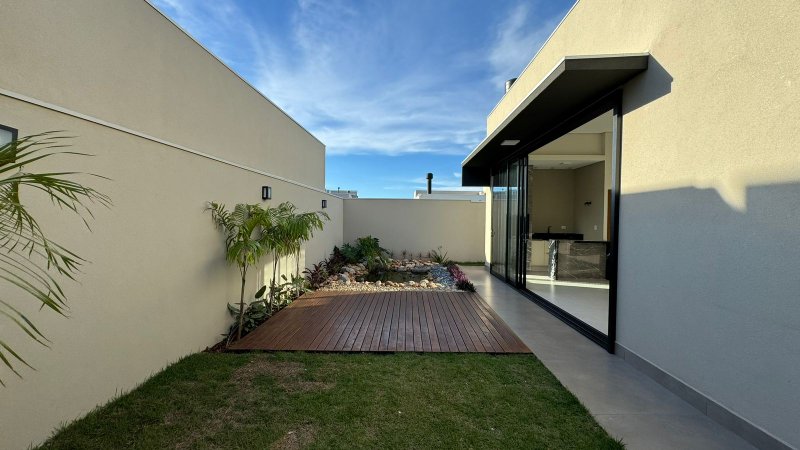 "Alphaville IV: Casa Nova em Condomínio Fechado com Lago Ornamental e Área Gourmet!" Rua Pita Campo Grande - 