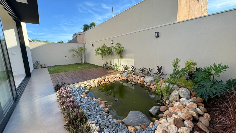 "Alphaville IV: Casa Nova em Condomínio Fechado com Lago Ornamental e Área Gourmet!" Rua Pita Campo Grande - 