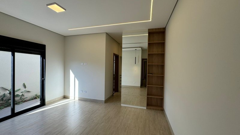 "Alphaville IV: Casa Nova em Condomínio Fechado com Lago Ornamental e Área Gourmet!" Rua Pita Campo Grande - 