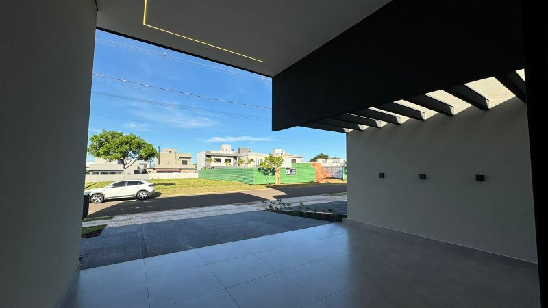 "Alphaville IV: Casa Nova em Condomínio Fechado com Lago Ornamental e Área Gourmet!" Rua Pita Campo Grande - 