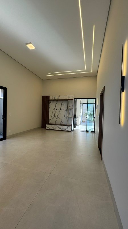 "Alphaville IV: Casa Nova em Condomínio Fechado com Lago Ornamental e Área Gourmet!" Rua Pita Campo Grande - 