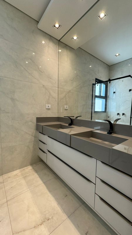 "Alphaville IV: Casa Nova em Condomínio Fechado com Lago Ornamental e Área Gourmet!" Rua Pita Campo Grande - 