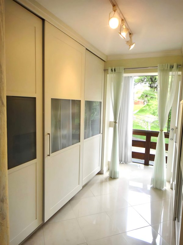 R$ 490.000 - PORTEIRA FECHADA - ÓTIMO APARTAMENTO - 106M2 - 2 DORM - 2 VAGAS - DEPÓSITO Travessa Dezenove de Novembro Porto Alegre - 