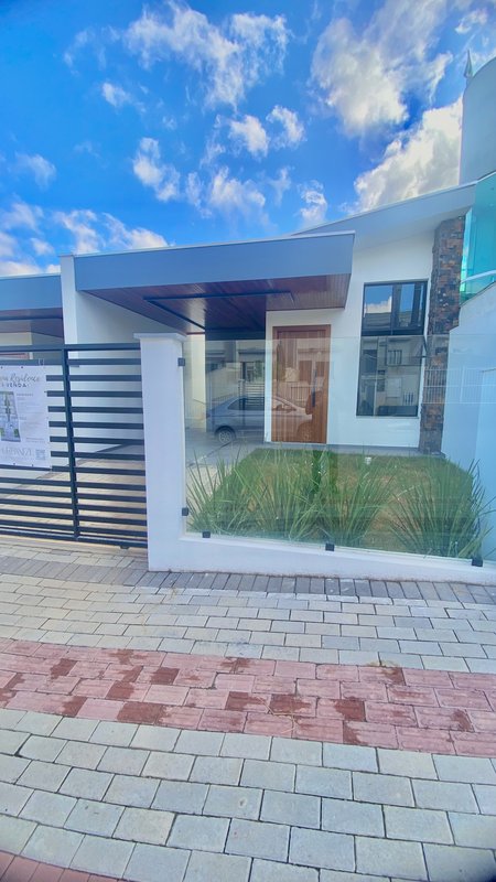 CASA COM 1 SUÍTE MAIS 2 DORMITÓRIOS - Brusque - 