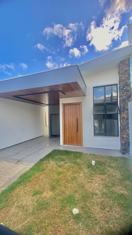 CASA COM 1 SUÍTE MAIS 2 DORMITÓRIOS - Brusque - 