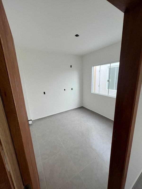 CASA GEMINADA COM 1 SUÍTE MAIS 2 DORMITÓRIOS NA LIMEIRA - Brusque - 