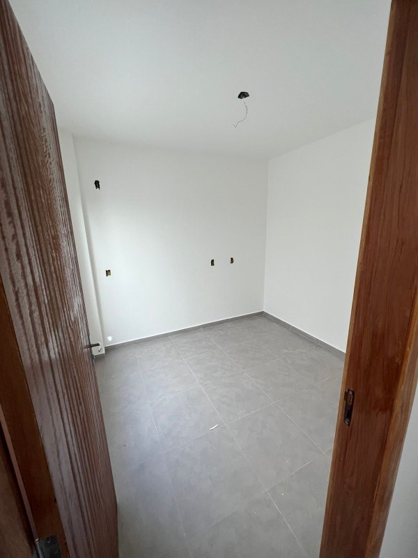 CASA GEMINADA COM 1 SUÍTE MAIS 2 DORMITÓRIOS NA LIMEIRA - Brusque - 