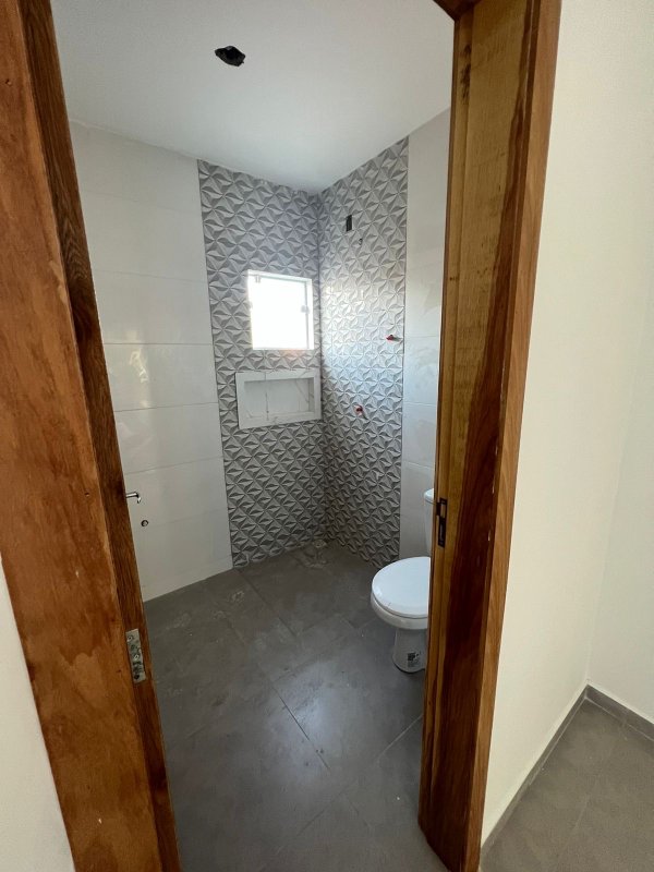 CASA GEMINADA COM 1 SUÍTE MAIS 2 DORMITÓRIOS NA LIMEIRA - Brusque - 