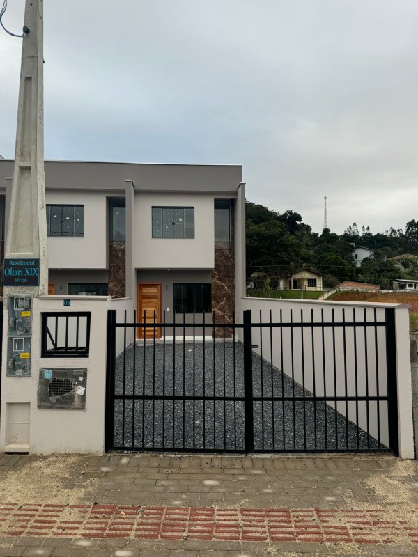 SOBRADO COM 2 DORMITÓRIOS NA LIMEIRA - Brusque - 