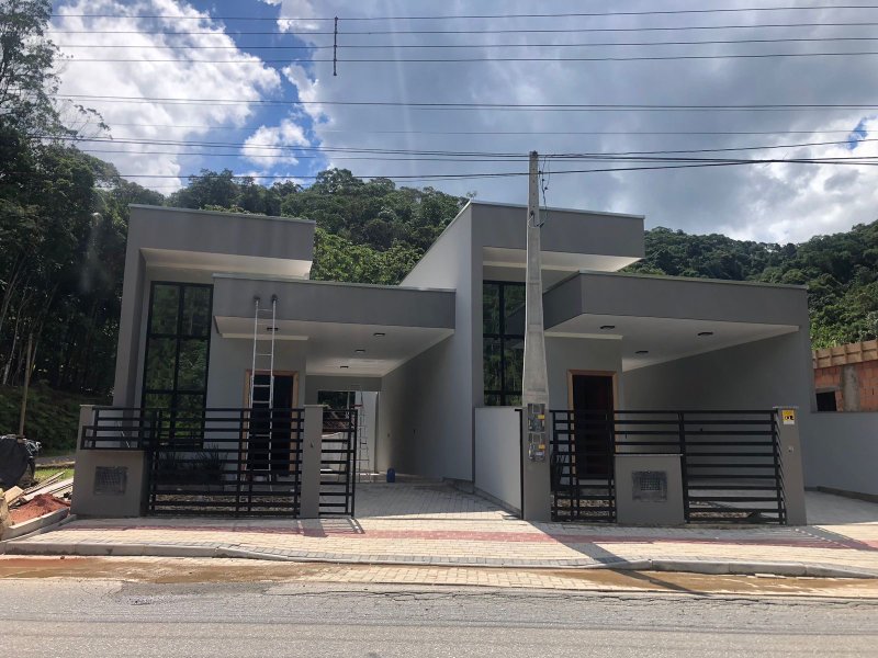 CASA COM 2 DORMITÓRIOS NO LAGEADO BAIXO - Guabiruba - 